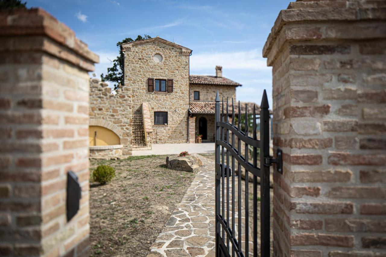 Villa Ermelinda - Piscina Privata E Jacuzzi Castelraimondo Exterior foto