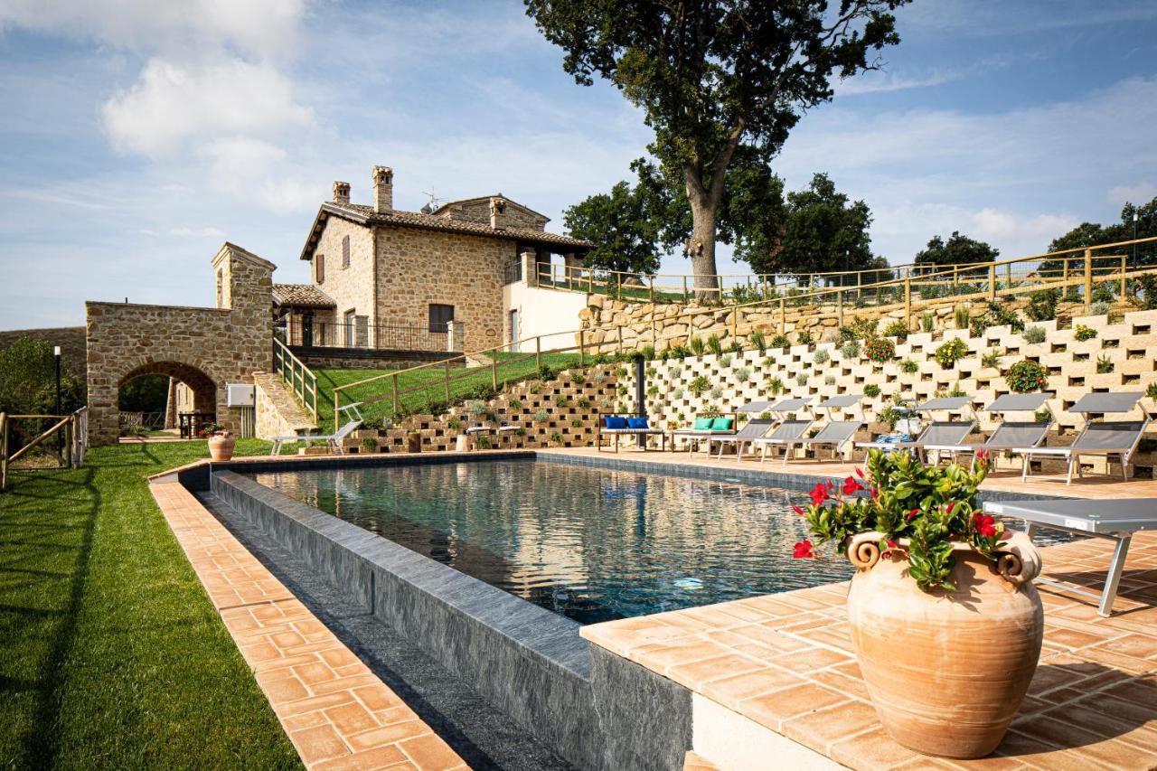 Villa Ermelinda - Piscina Privata E Jacuzzi Castelraimondo Exterior foto