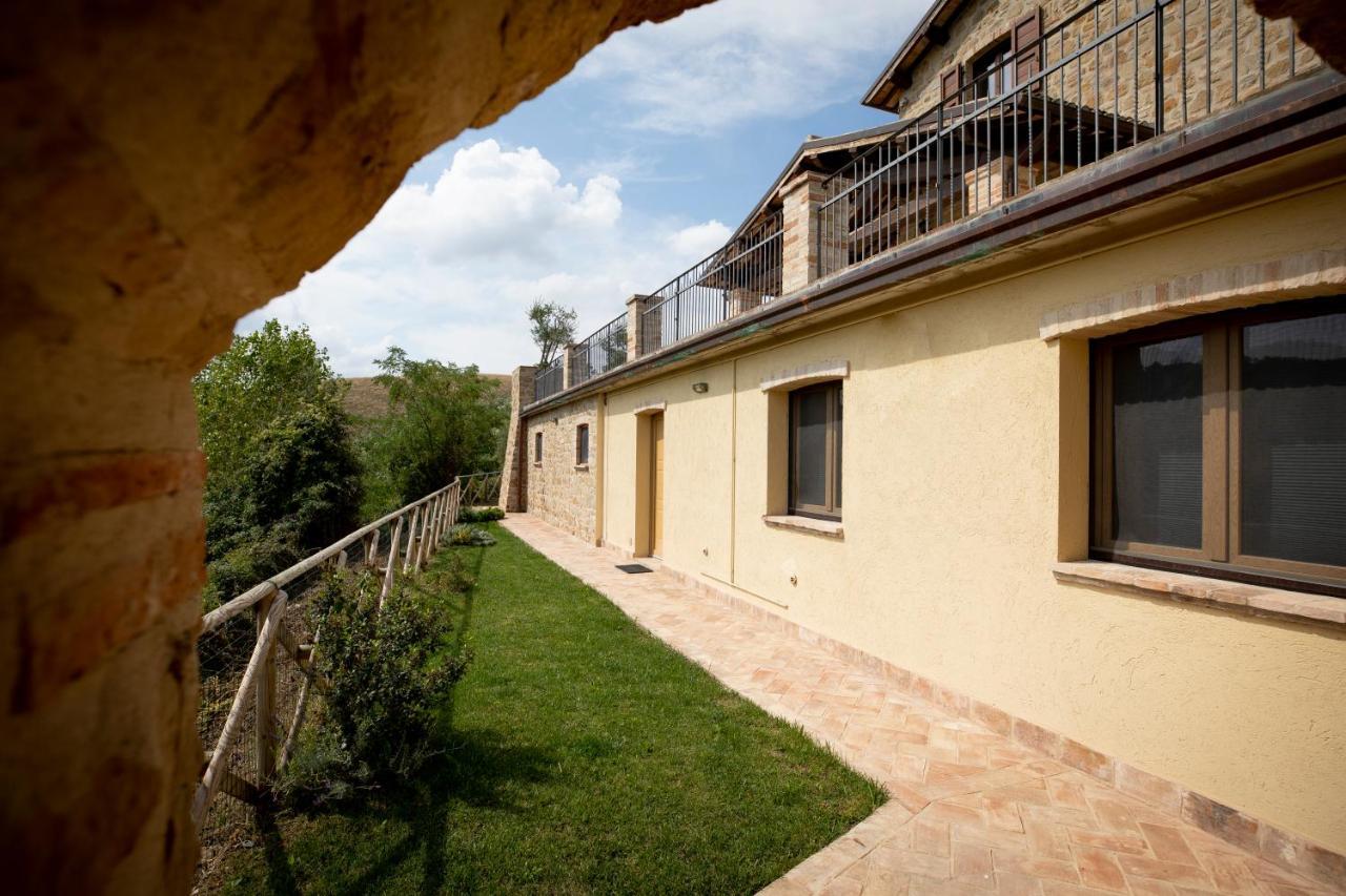 Villa Ermelinda - Piscina Privata E Jacuzzi Castelraimondo Exterior foto