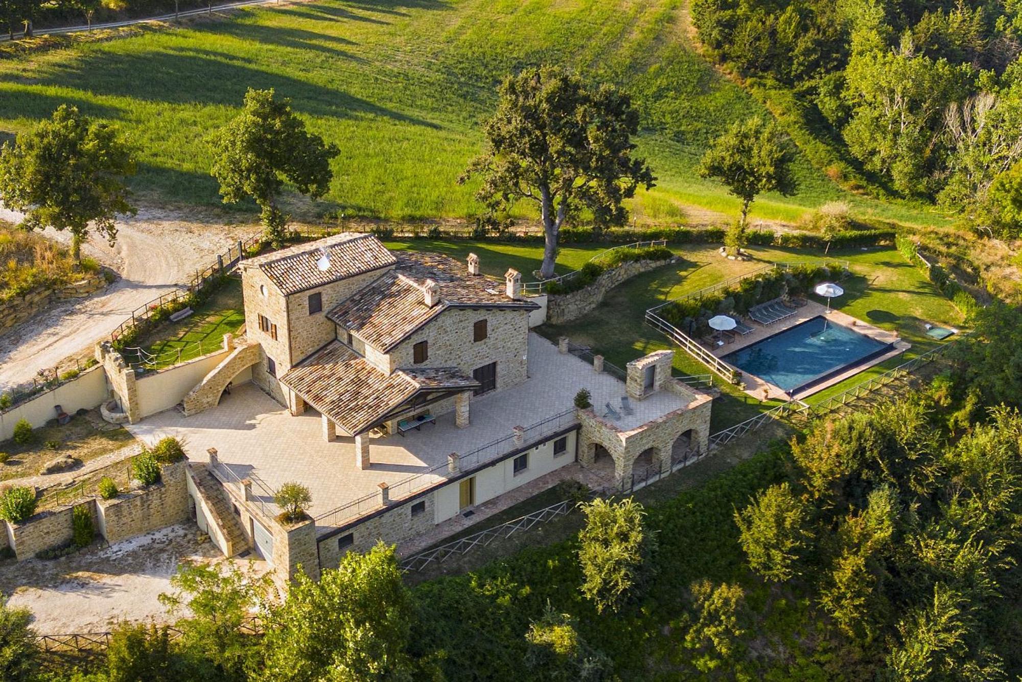 Villa Ermelinda - Piscina Privata E Jacuzzi Castelraimondo Exterior foto
